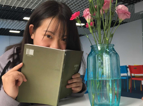 初高中毕业,女生适合学什么专业前途才好